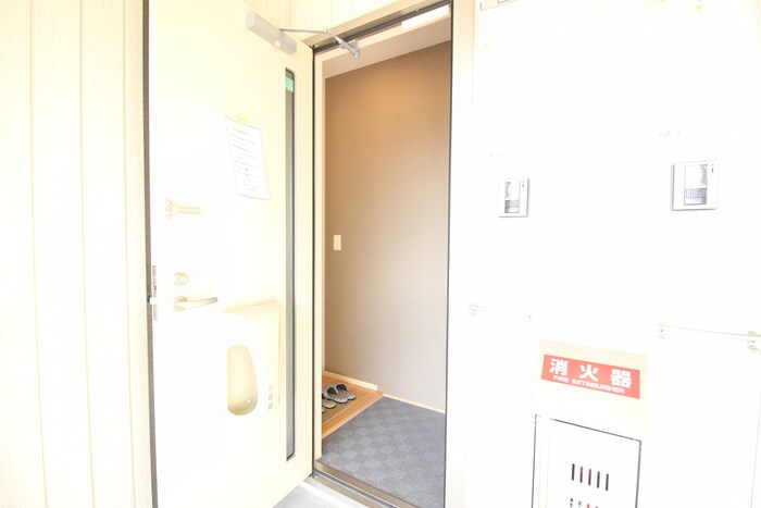 物件内観写真15　(玄関)