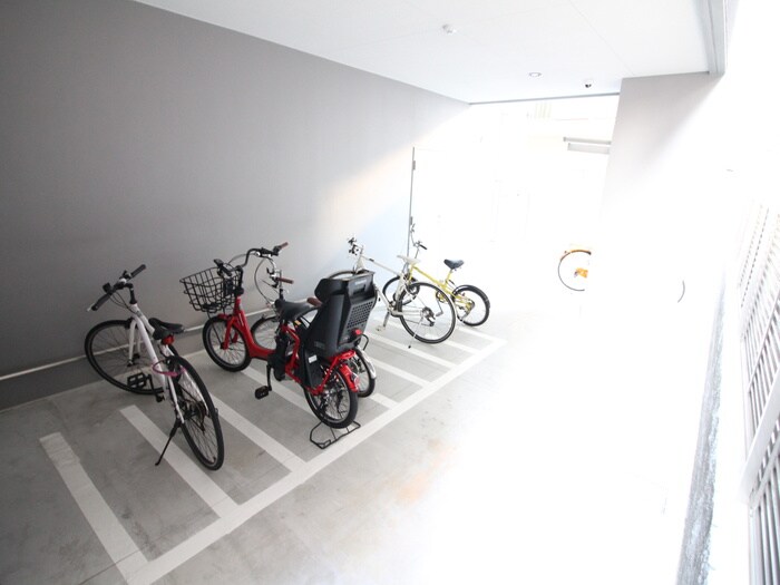 物件外観写真5　(駐輪場)