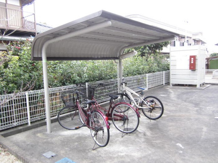 物件外観写真3　(駐輪場)