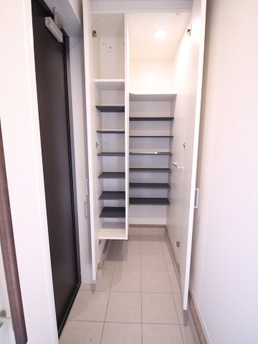 物件内観写真11　(玄関)