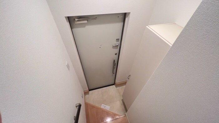 物件内観写真13　(玄関)