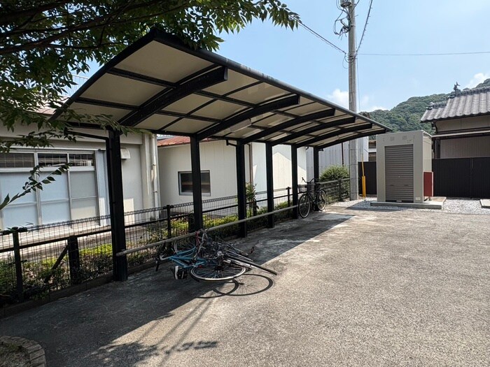 物件外観写真4　(駐輪場)