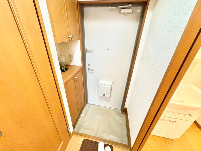 物件内観写真16　(玄関)