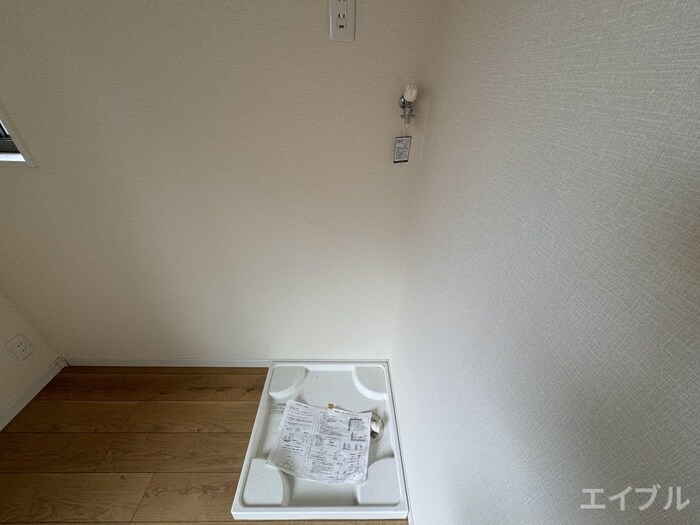 物件内観写真10　(洗濯機置場)