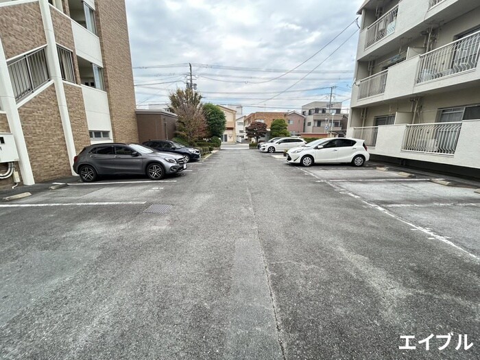 物件外観写真5　(駐車場)
