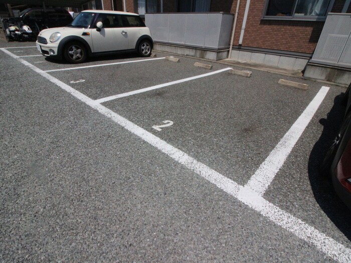 物件外観写真4　(駐車場)