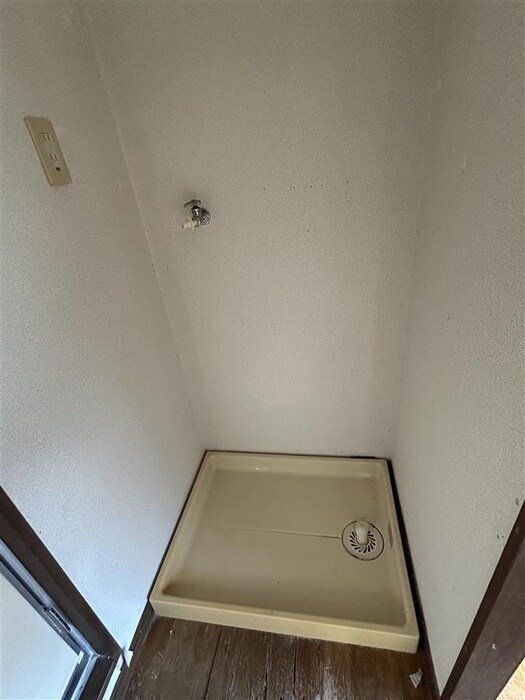 物件内観写真15　(洗濯機置場)
