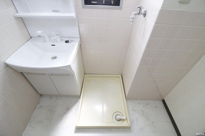 物件内観写真11　(洗濯機置場)