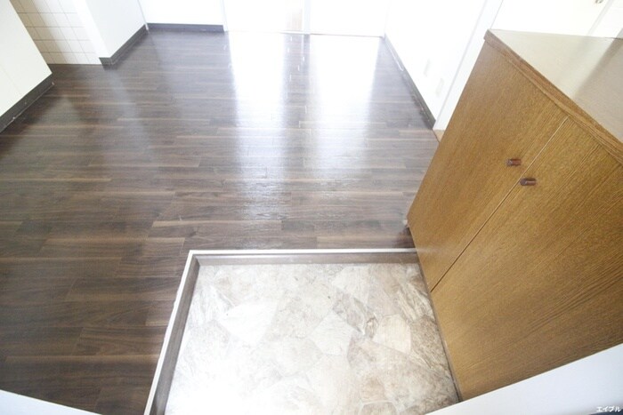 物件内観写真12　(玄関)