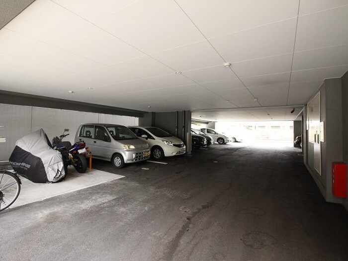 物件外観写真4　(駐車場)