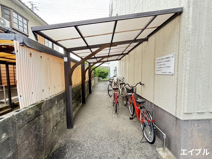 物件外観写真4　(駐輪場)