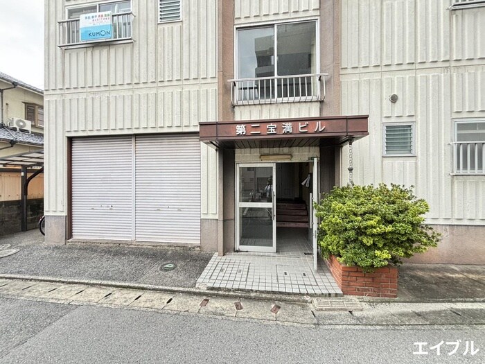 物件外観写真5　(エントランス部分)