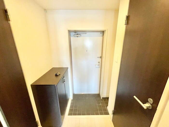 物件内観写真18　(玄関)