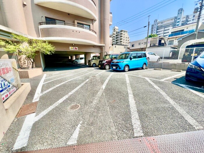 物件外観写真4　(駐車場)