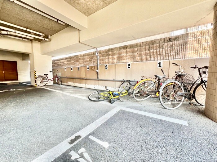 物件外観写真5　(駐輪場)