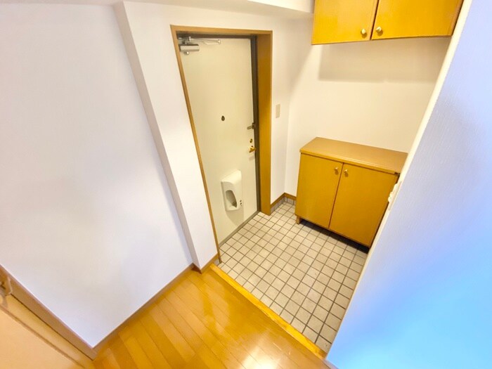 物件内観写真18　(玄関)