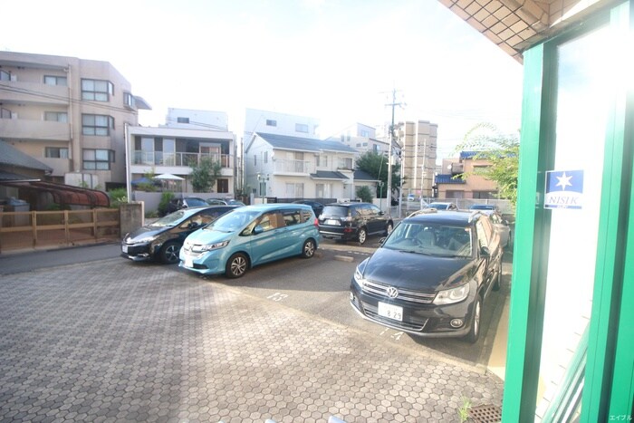 物件外観写真4　(駐車場)