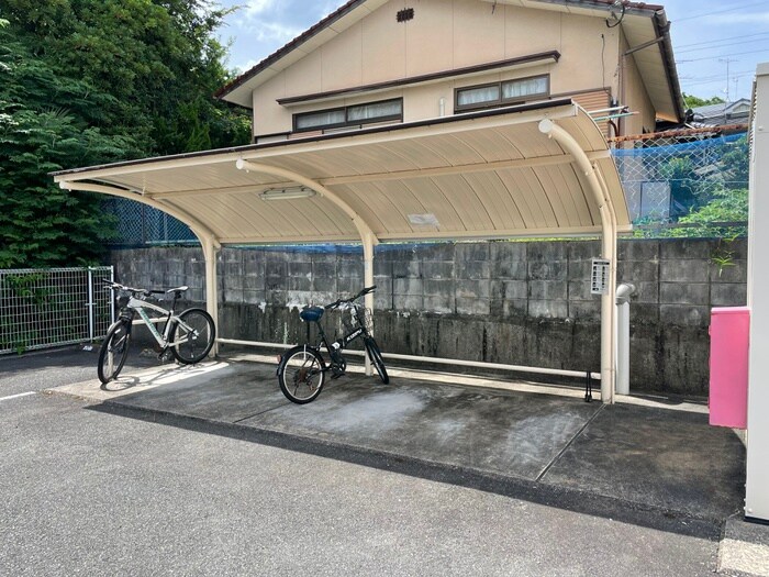 物件外観写真4　(駐輪場)