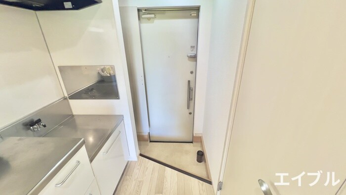 物件内観写真13　(玄関)