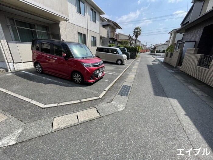 物件外観写真2　(駐車場)