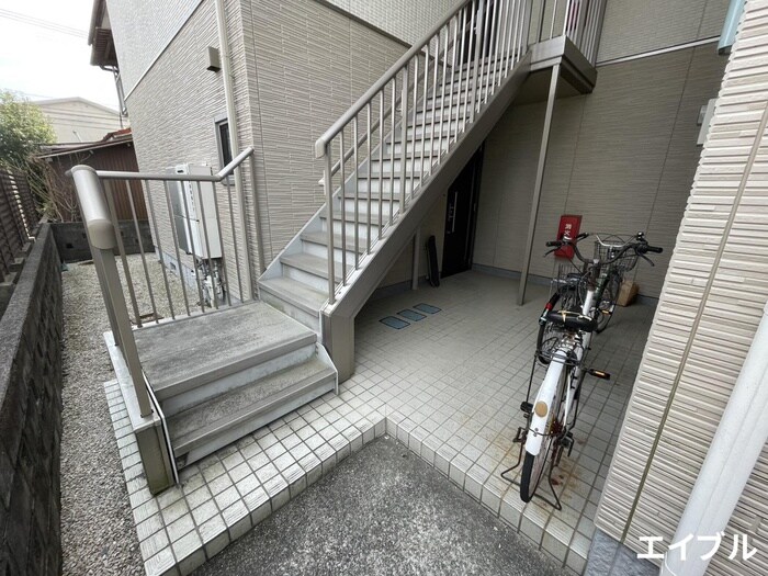 物件外観写真5　(エントランス部分)