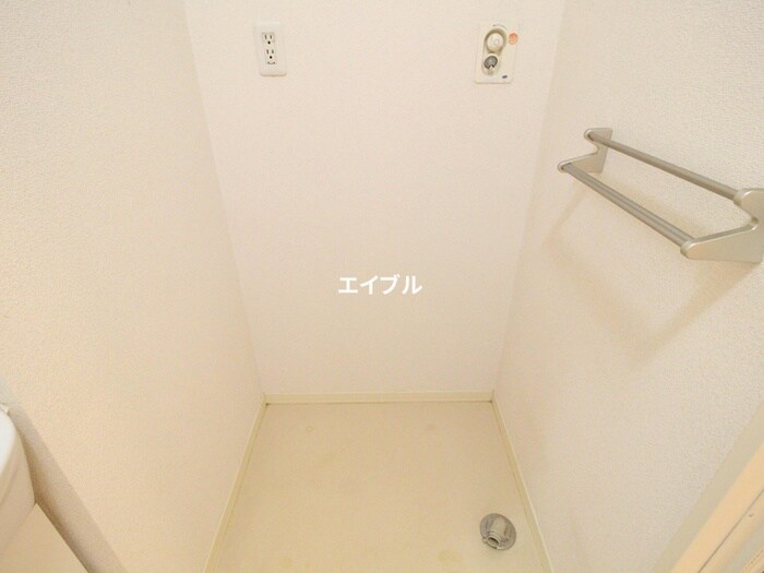 物件内観写真16　(洗濯機置場)