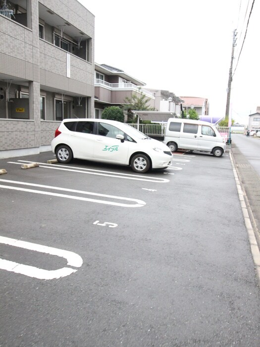 物件外観写真2　(駐車場)