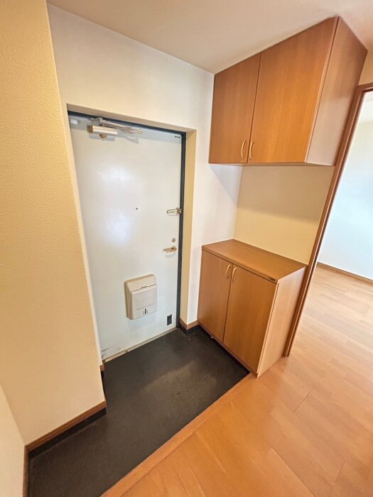 物件内観写真13　(玄関)