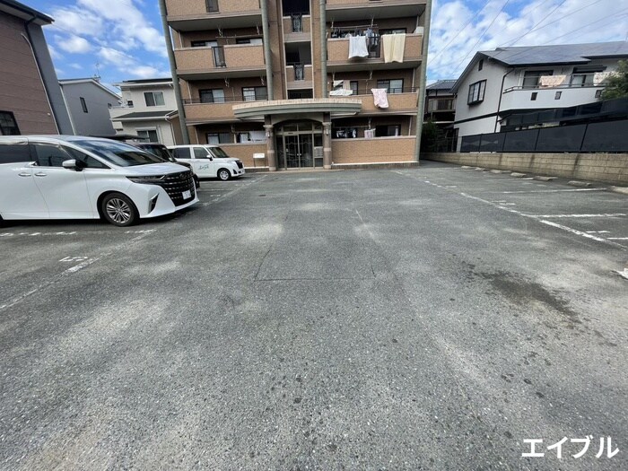 物件外観写真2　(駐車場)