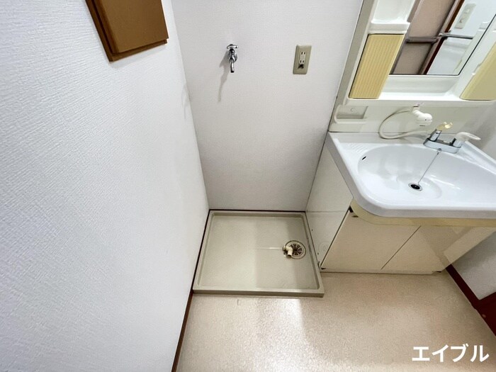 物件内観写真10　(洗濯機置場)