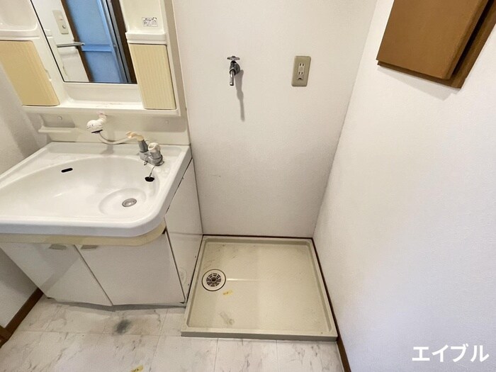 物件内観写真11　(洗濯機置場)