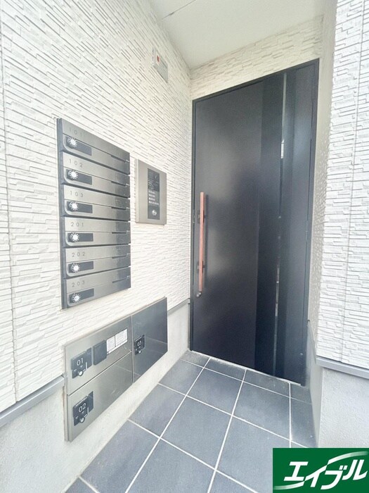 物件外観写真3　(エントランス部分)
