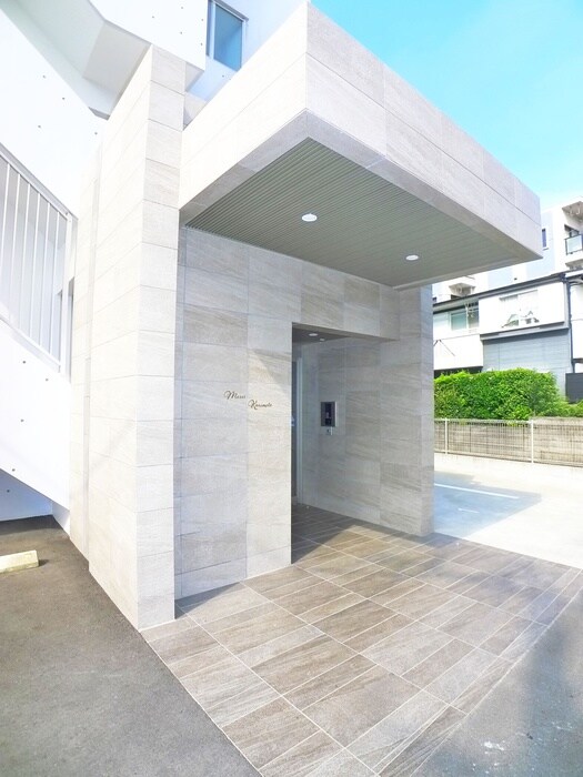 物件外観写真2　(エントランス部分)