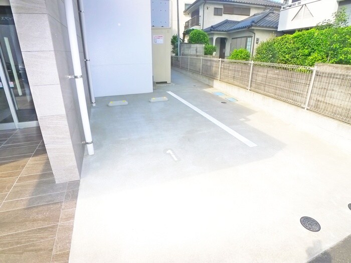 物件外観写真3　(駐車場)