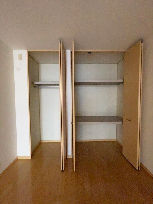 物件内観写真4　(収納)