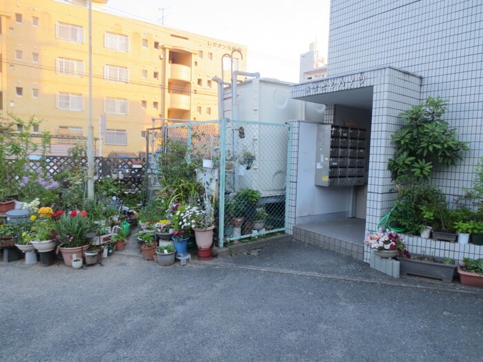 物件外観写真3　(エントランス部分)