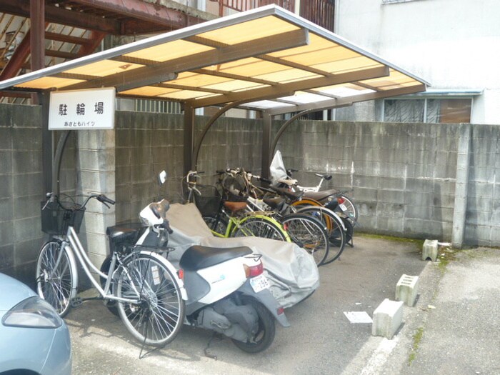物件外観写真4　(駐輪場)