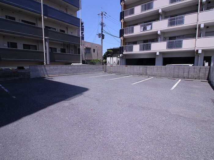 物件外観写真4　(駐車場)