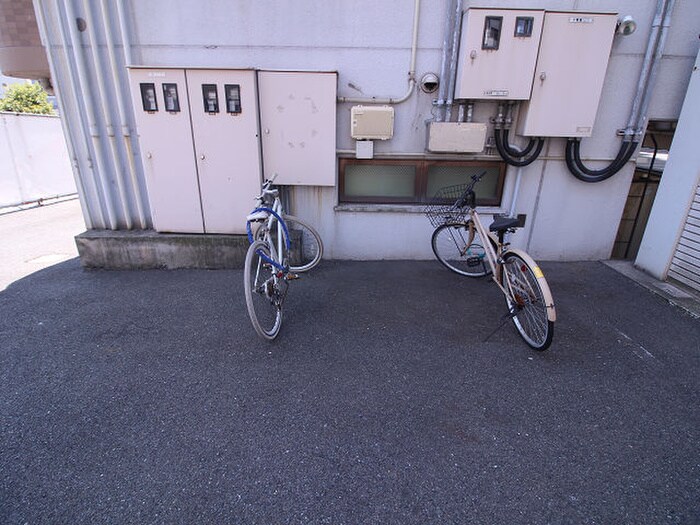 物件外観写真5　(駐輪場)