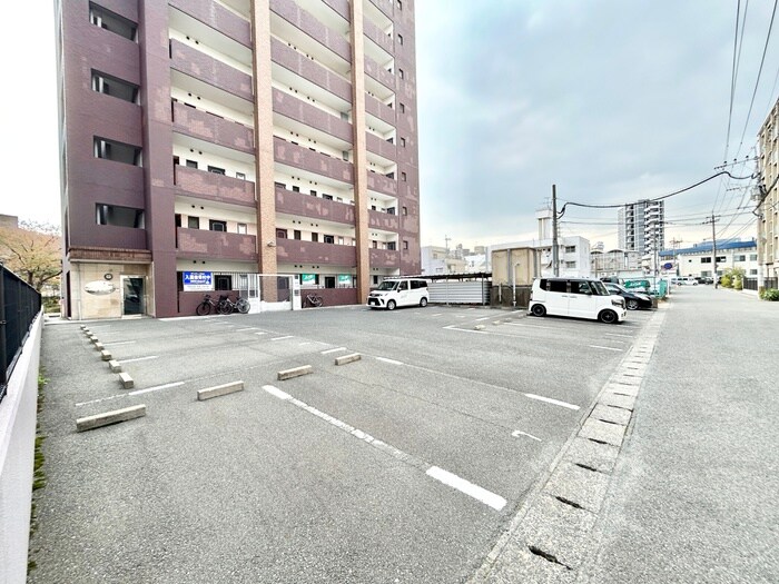 物件外観写真2　(駐車場)