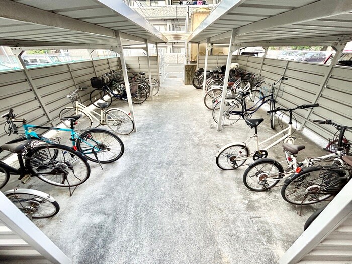 物件外観写真3　(駐輪場)