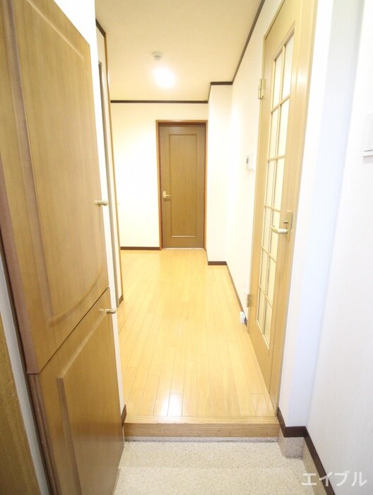 物件内観写真13　(玄関)