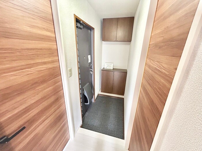 物件内観写真8　(玄関)