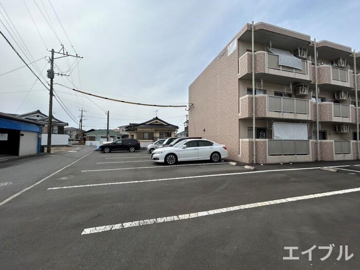 物件外観写真4　(駐車場)