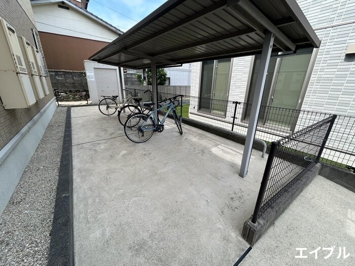 物件外観写真3　(駐輪場)