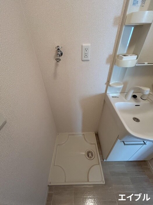 物件内観写真12　(洗濯機置場)