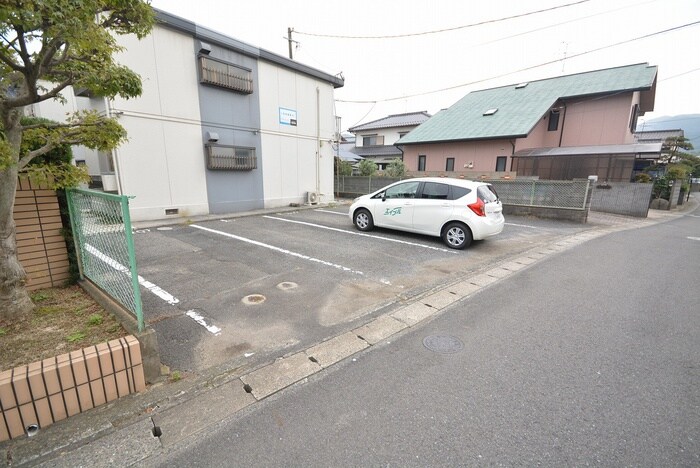 物件外観写真2　(駐車場)