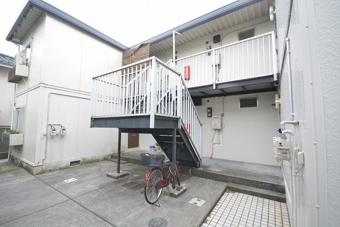 物件外観写真3　(エントランス部分)