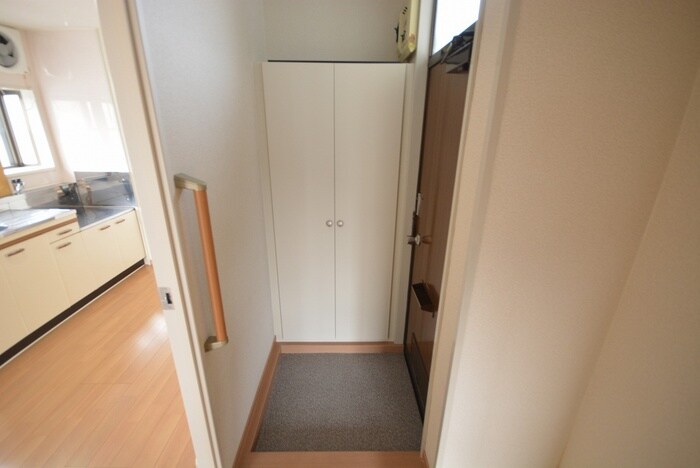 物件内観写真9　(玄関)