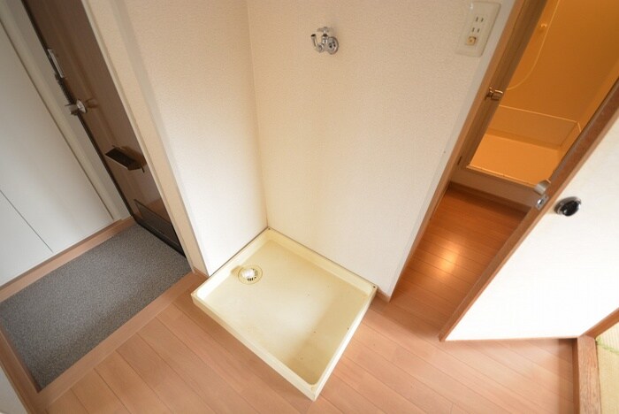 物件内観写真16　(洗濯機置場)